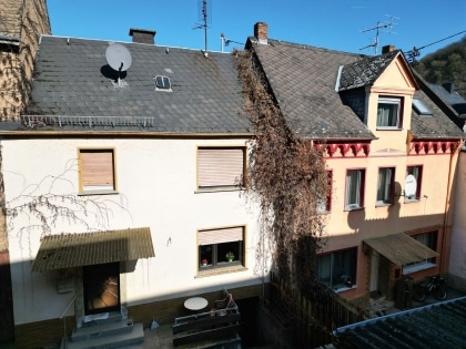*Immobilienpaket* - Grundst�ck mit Entwicklungspotenzial und zwei vermietete Einfamilienh�user in L�f an der Mosel!