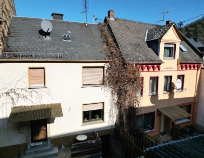 Investoren gesucht - Grundst�ck mit Entwicklungspotenzial und zwei vermietete Einfamilienh�user in L�f an der Mosel!