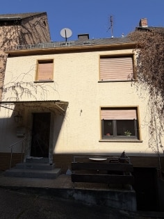Investoren gesucht - Grundst�ck mit Entwicklungspotenzial und zwei vermietete Einfamilienh�user in L�f an der Mosel!