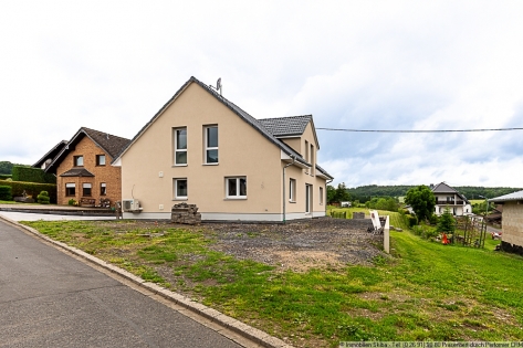 Junger Neubau aus 2023 mit Doppelgarage und gro�em Grundst�ck in Retterath/Vulkaneifel