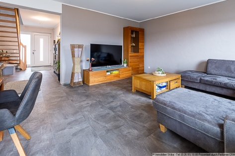 Junger Neubau aus 2023 mit Doppelgarage und gro�em Grundst�ck in Retterath/Vulkaneifel