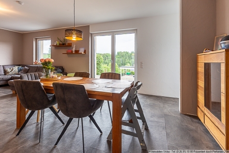 Junger Neubau aus 2023 mit Doppelgarage und gro�em Grundst�ck in Retterath/Vulkaneifel