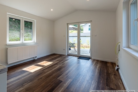 Kleines, kompaktes Tiny House mit Terrasse und Carport in Acht zwischen Mayen und Adenau