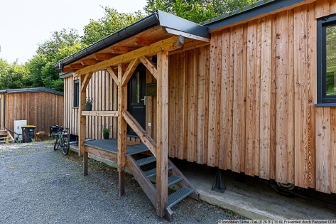Kleines, kompaktes Tiny House mit Terrasse und Carport in Acht zwischen Mayen und Adenau