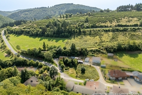 Kleines, kompaktes Tiny House mit Terrasse und Carport in Acht zwischen Mayen und Adenau