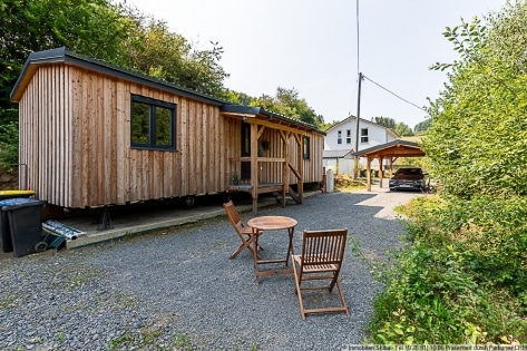 Kleines, kompaktes Tiny House mit Terrasse und Carport in Acht zwischen Mayen und Adenau