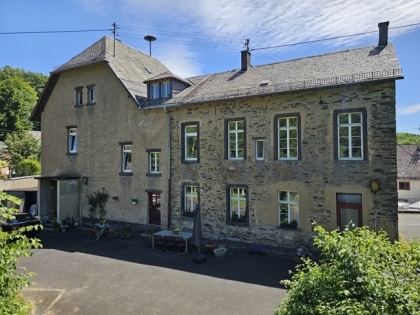 Markantes Wohnhaus mit Ferienhaus (8 Personen), auch ideal als Zweifamilienhaus