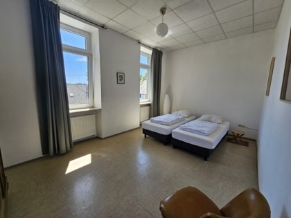 Markantes Wohnhaus mit Ferienhaus (8 Personen), auch ideal als Zweifamilienhaus