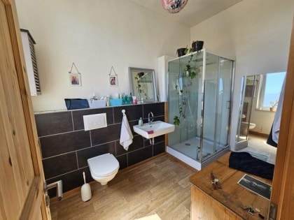 Markantes Wohnhaus mit Ferienhaus (8 Personen), auch ideal als Zweifamilienhaus