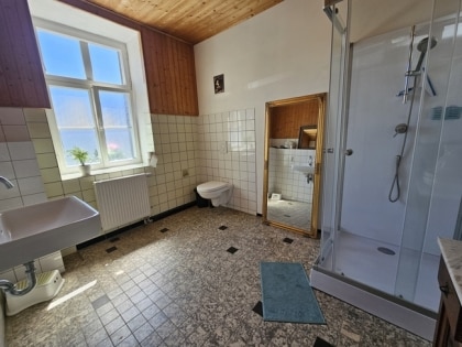 Markantes Wohnhaus mit Ferienhaus (8 Personen), auch ideal als Zweifamilienhaus