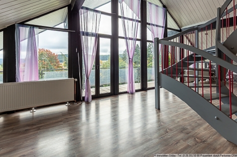 Mit Doppelgarage: Maisonette-Eigentumswohnung mit Panoramablick - N�he N�rburgring