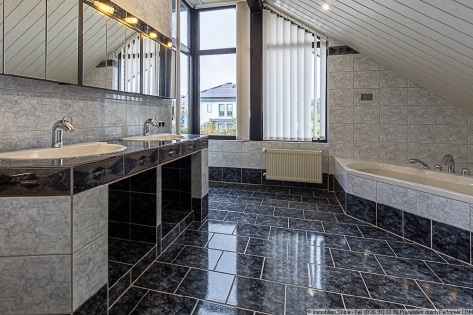 Mit Doppelgarage: Maisonette-Eigentumswohnung mit Panoramablick - N�he N�rburgring