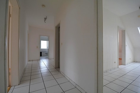 Moderne Dachgeschosswohnung mit Balkon, Parkplatz, Garage und sch�ner Aussicht in Weitersburg