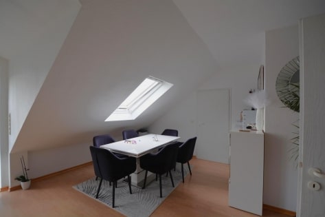 Moderne Dachgeschosswohnung mit Balkon, Parkplatz, Garage und schner Aussicht in Weitersburg