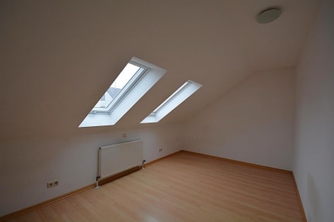Moderne Dachgeschosswohnung mit Balkon, Parkplatz, Garage und sch�ner Aussicht in Weitersburg