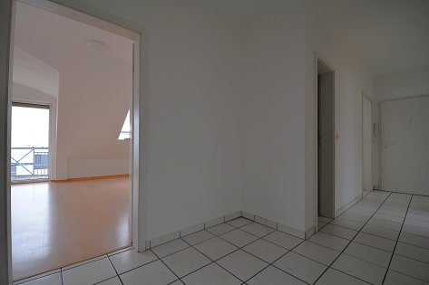 Moderne Dachgeschosswohnung mit Balkon, Parkplatz, Garage und sch�ner Aussicht in Weitersburg