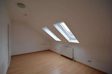 Moderne Dachgeschosswohnung mit Balkon, Parkplatz, Garage und sch�ner Aussicht in Weitersburg