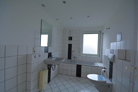 Moderne Dachgeschosswohnung mit Balkon, Parkplatz, Garage und sch�ner Aussicht in Weitersburg