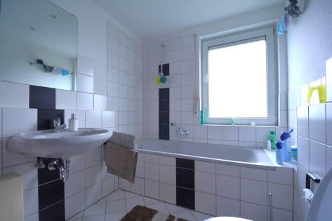 Moderne Dachgeschosswohnung mit Balkon, Parkplatz, Garage und schner Aussicht in Weitersburg