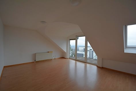 Moderne Dachgeschosswohnung mit Balkon, Parkplatz, Garage und sch�ner Aussicht in Weitersburg