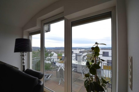 Moderne Dachgeschosswohnung mit Balkon, Parkplatz, Garage und schner Aussicht in Weitersburg