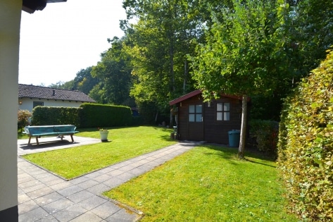 Moderner, ruhig gelegener und perfekt unterhaltener Ferienbungalow auf schnem Grundstck am Waldrand