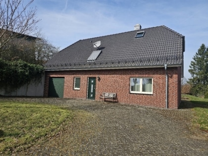 Modernes, freistehendes Einfamilienhaus in idyllischer Dorflage mit gro�em Grundst�ck und Weitblick