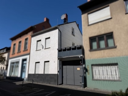 Modernisiertes Reihenhaus mit DG-Ausbau & Carport