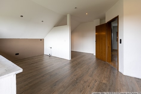 N�he N�rburgring: Gepflegtes Wohnhaus mit Doppelgarage und Garten in Welcherath