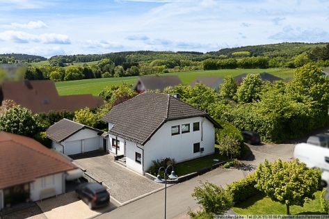 N�he N�rburgring: Gepflegtes Wohnhaus mit Doppelgarage und Garten in Welcherath