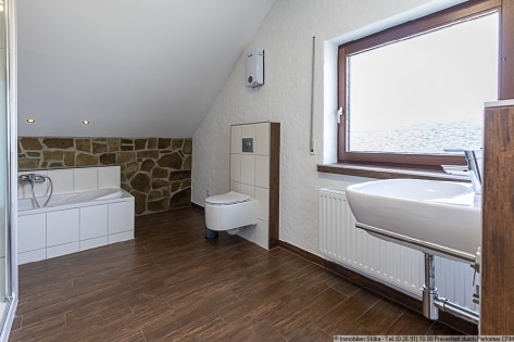 N�he N�rburgring: Gepflegtes Wohnhaus mit Doppelgarage und Garten in Welcherath