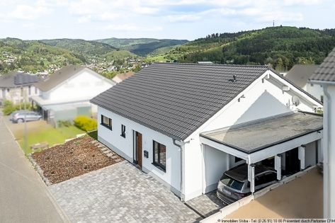 Neubau-Bungalow aus 2021 oberhalb von Adenau