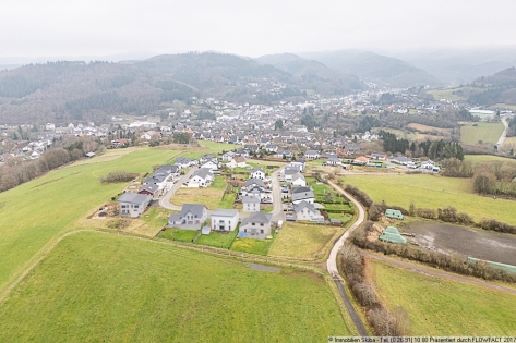 Neubau-Bungalow aus 2021 oberhalb von Adenau