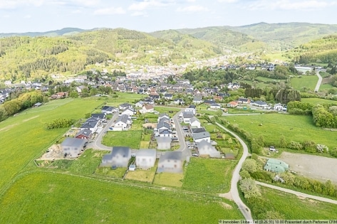 Neubau-Bungalow aus 2021 oberhalb von Adenau