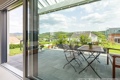 Neubau-Bungalow aus 2021 oberhalb von Adenau