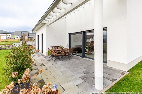 Neubau-Bungalow aus 2021 oberhalb von Adenau