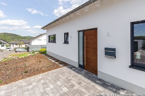 Neubau-Bungalow aus 2021 oberhalb von Adenau