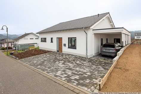 Neubau-Bungalow aus 2021 oberhalb von Adenau