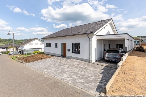 Neubau-Bungalow aus 2021 oberhalb von Adenau