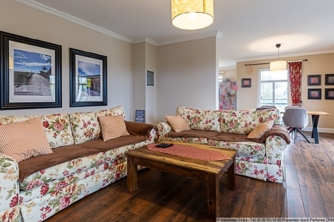 Neuwertiger Bungalow im amerikanischen Stil mit freiem Blick ins Gr�ne