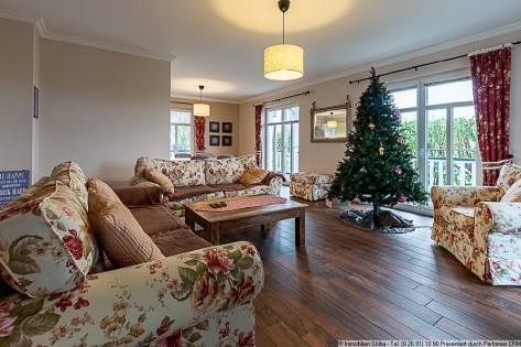 Neuwertiger Bungalow im amerikanischen Stil mit freiem Blick ins Gr�ne