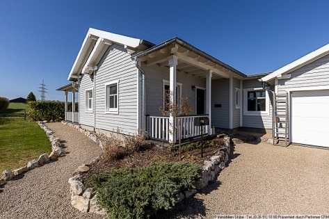 Neuwertiger Bungalow im amerikanischen Stil mit freiem Blick ins Gr�ne