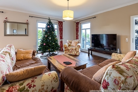 Neuwertiger Bungalow im amerikanischen Stil mit freiem Blick ins Gr�ne