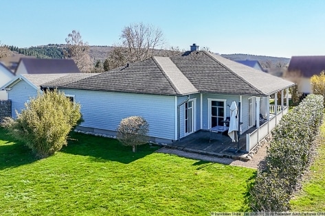 Neuwertiger Bungalow im amerikanischen Stil mit freiem Blick ins Gr�ne