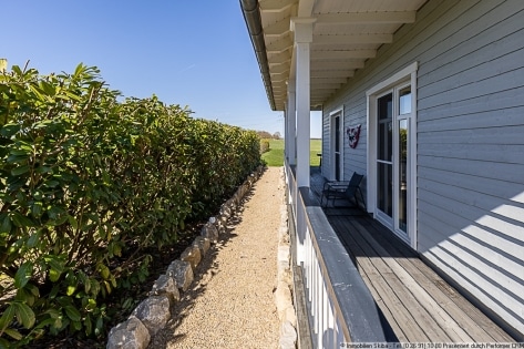 Neuwertiger Bungalow im amerikanischen Stil mit freiem Blick ins Gr�ne