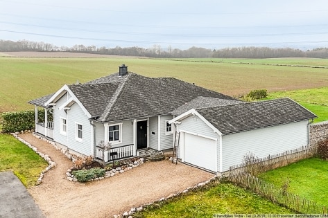 Neuwertiger Bungalow im amerikanischen Stil mit freiem Blick ins Gr�ne