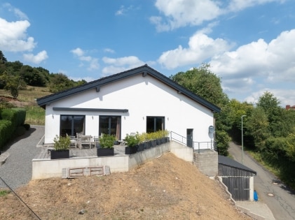 Neuwertiges Einfamilienwohnhaus (Bungalow) in unverbaubarer Aussichtslage der Gemeinde �dersdorf