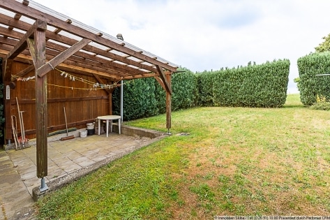 Ortsrandlage: Einfamilienhaus mit groem, ebenem Garten und Garage in der Vulkaneifel, Nhe Ulmen