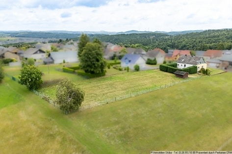 Ortsrandlage: Einfamilienhaus mit groem, ebenem Garten und Garage in der Vulkaneifel, Nhe Ulmen