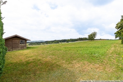Ortsrandlage: Einfamilienhaus mit gro�em, ebenem Garten und Garage in der Vulkaneifel, N�he Ulmen